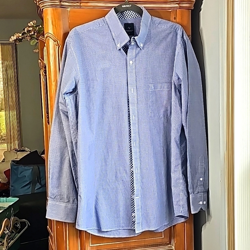 TAILORBYRD, MENS DRESS SHIRT. SIZE LARGE. CONTRAST NECK, COLAR. BLUE WHITE